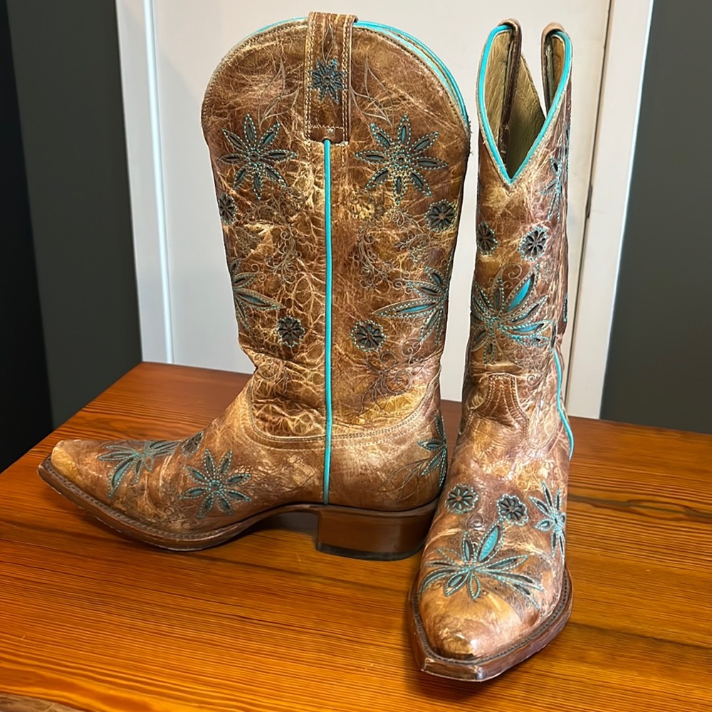 Women’s shyanne cowboy boots - barely worn!